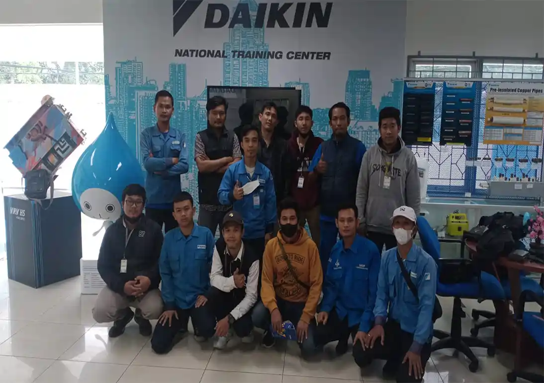 <h4>#1 DOC. Daikin - External technicians after service training finished</h4>