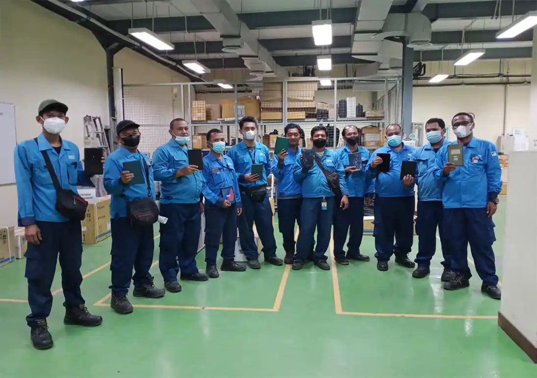 <h4>#2 DOC. Daikin - Internal technicians gathered for morning briefing before we go</h4>