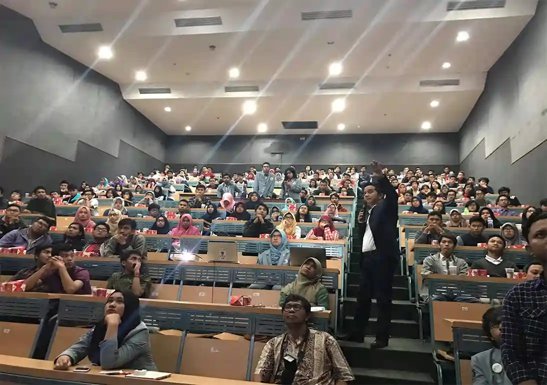 <h4>Gunadarma university auditorium which was attended by many students Enthusiast</h4>