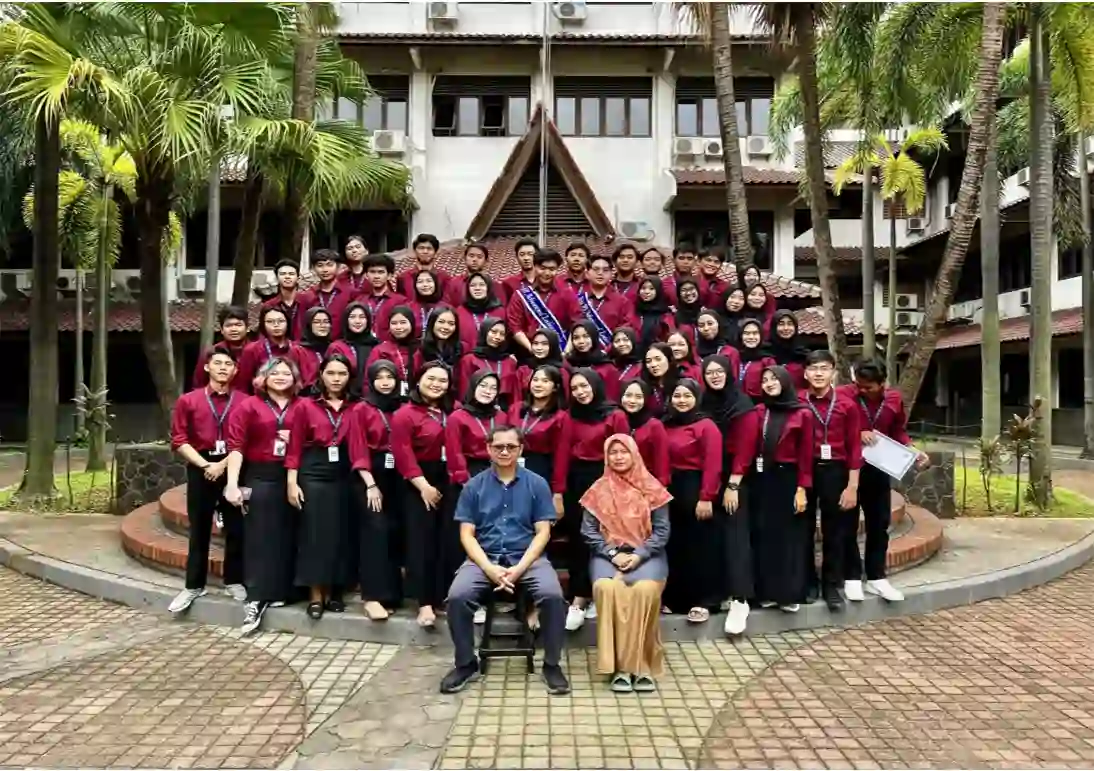 <h4>Memorable group photo with all of assistant lecturer and member of assistant lab</h4>